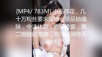 气质御姐真实女同一人单秀，柔软身体瑜伽垫上一字马，多套情趣装换装，从下往上视角扣穴，手法娴熟没几下就流出白浆