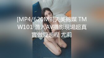 全裸自慰拿着震动棒爽的自己浑身颤抖