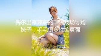 商城跟随抄底两个漂亮美眉 蓝裙美眉的花内内好性感 屁屁好白