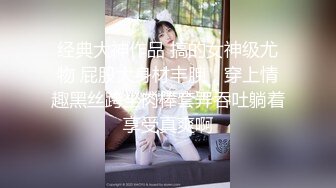 邪恶的房东暗藏摄像头偷拍白白嫩的美少妇洗澡