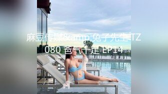 腹肌小伙和饥渴熟女约炮，鸡巴被少妇花式姿势咬住，死活挣脱不了，阿姨你太猛了！