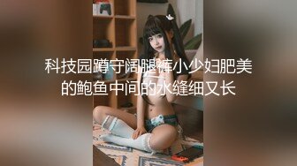 漂亮美眉打乳钉