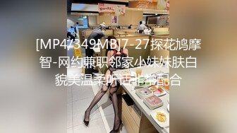 欠操的农家小少妇，一个人在家跟狼友发骚赚外快，全程露脸光着身子跟狼友互动撩骚，屋里屋外大门口发骚不断