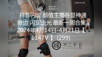 《魔手外购极品厕拍》商业城女厕全景偸拍多位少女少妇熟女方便，后位先拍脸再拍大白屁股，憋尿到极限的良家少妇动作逗死人 (18)