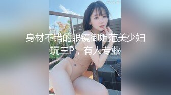 商场女厕全景偷拍黑衣少妇玩手机尿尿鲍鱼保养的挺粉嫩呢