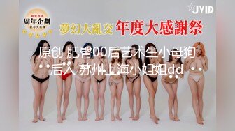 申精黑丝情趣内衣的蜜桃臀少妇