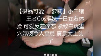 巨无霸骚奶子良家小少妇的诱惑，全程露脸洗澡诱惑，镜头前互动狼友撩骚不断，揉奶玩逼看特写，精彩不要错过