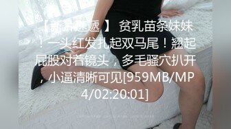 刚生完孩子的巨乳妈妈，和胖哥哥在客厅无套啪啪