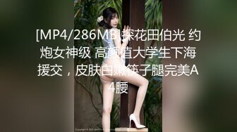 露脸小夫妻怕冷了，盖着被子啪啪，用道具自慰