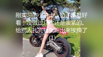 《极品反差✅淫妻泄密》露脸才是王道！推特温柔贤惠型娇妻mumi私拍第二季，表里不一大玩性爱，调教露出道具紫薇纯纯小母 (11)