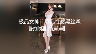 特色酒店偷拍清純漂亮美女被雞巴又粗又長很久沒操的男友剛幹完一次，趴在床上喝礦泉水時又被插進去操