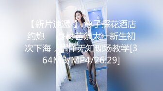 潜入办公楼偷拍 女同事风韵的小黑B