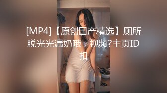 广场上看到的一个小美女 一路跟踪尾随偷拍粉嫩的小鲍鱼