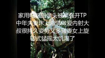 专心舔鸡巴的小母狗