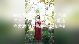 眼镜大奶妹子 被无套输出 这哥们操逼速度真猛 哪个妹子会不爽 唯快不破 内射一骚逼