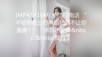 两个00后嫩妹全裸自摸按摩器互相震动炮友双飞，童颜大奶震动棒抽插炮友过来上位骑坐猛操