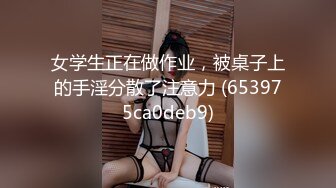 女学生正在做作业，被桌子上的手淫分散了注意力 (653975ca0deb9)