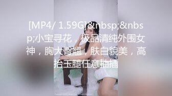 情趣套房TP黝黑哥和白嫩少妇还带个大棒棒来玩女的和摄像头零接触居然没有发现