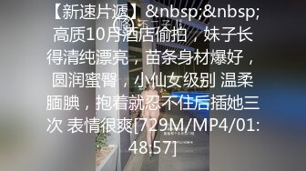 长的很像芭比娃娃的年轻漂亮女友，和小男友一起吃禁果，无套操逼high翻天