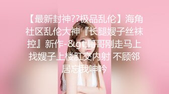 大眼睛迷人可爱的女人