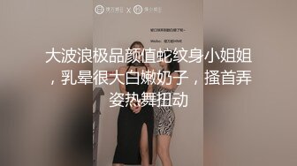 清纯乖巧邻家妹妹新买的学生制服，穿上给大家看，撩起里面穿着连体内裤