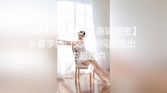 [MP4/ 410M] 漂亮大奶美女身材不错 在房间紫薇 我实在受不了 就把假鸡吧换成我的真鸡巴