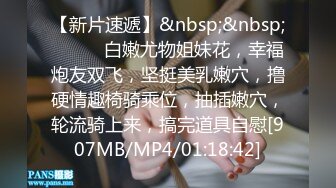 卡哇伊白皙粉穴萌妹子一人在家道具自慰，脱掉内裤自摸掰穴，毛毛稀疏粉嫩震动棒抽插，再到卫生间地上玩出水