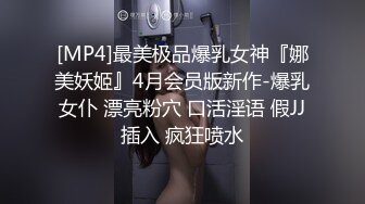 极品尤物网红女神！炮友操不动自慰！多毛嫩穴蜜桃美臀，按摩器磨蹭，假屌抽插，炮友旁边观看